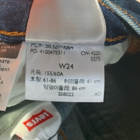 Levi’s Raw Hem/Distressed Women’s Jean Shorts - Picture 5 of 8